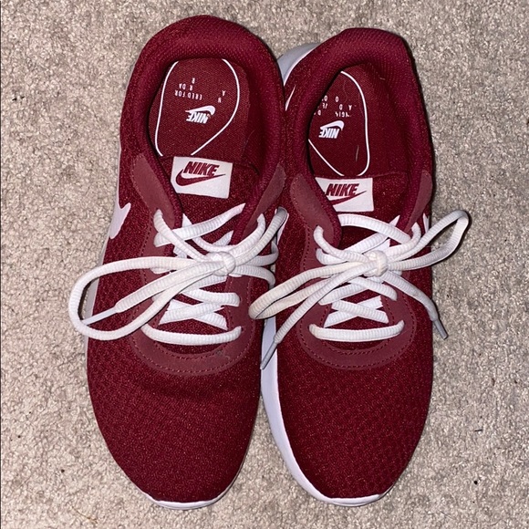 ⭐️SOLD⭐️ Nike sneakers - Picture 2 of 3